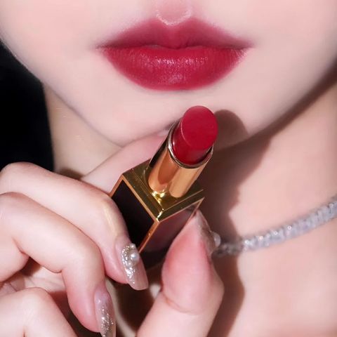 Son Tom Ford Lip Color Satin Matte 92 Charmed Đỏ Cherry - Son Thỏi Cao Cấp, Mịn Mướt, Bền Màu, Phù Hợp Mọi Làn Da 722908