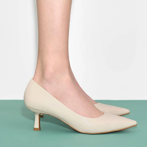 Giày cao gót Charles & Keith Emmy Pointed Kitten Heel Pumps CK1-60361352 Chalk - Gót 5.5cm, Màu Trắng Phấn Thanh Lịch Cho Phái Đẹp