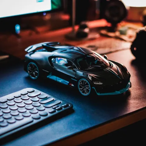 Mô Hình Xe Bugatti Divo 1:18 Bburago - Chi Tiết Tinh Xảo, Sưu Tập Đồ Chơi Ô Tô Mini Cho Fan Cứng Xe Hơi