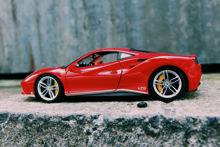 Mô Hình Xe Ferrari 488 GTB Tỉ Lệ 1:18 Bburago - Mô Phỏng Đường Nét Thể Thao Sắc Nét, Quà Tặng Độc Đáo Cho Người Yêu Xe