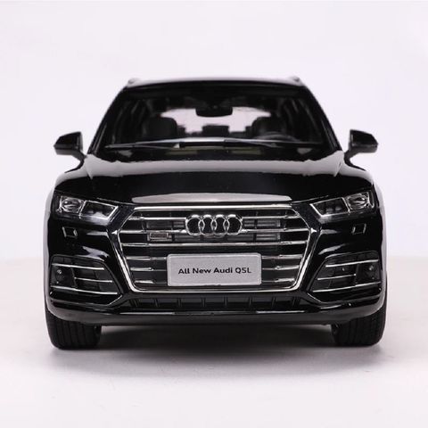 Mô hình xe ô tô Audi Q5L 2017 1:18 Dealer - Chi tiết sống động, mở cửa, mẫu xe sang đẹp mắt cho tín đồ sưu tập.
