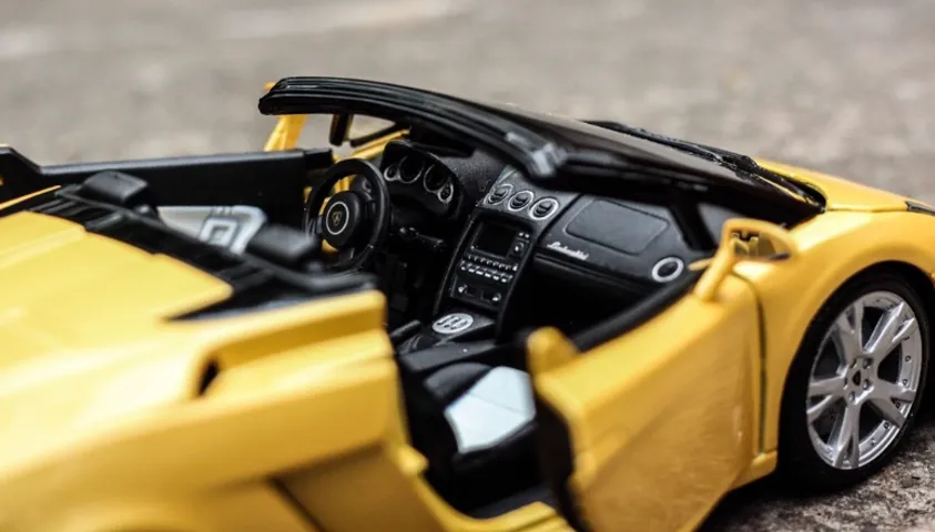 Mô hình xe ô tô Lamborghini Gallardo Spyder 1:18 Bburago - Chi tiết tinh xảo, khung kim loại chắc chắn, phù hợp trưng bày hoặc làm quà tặng.