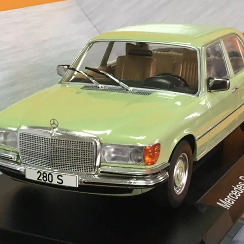 Mô Hình Xe Ô Tô Mercedes Benz 1972 Tỉ Lệ 1:18 MCG - Quà Tặng Sưu Tầm, Trang Trí Tủ Kính Hấp Dẫn