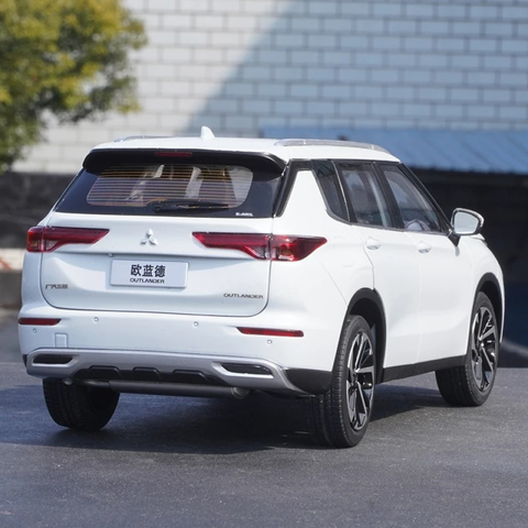 Mô Hình Xe Ô Tô Mitsubishi Outlander 2023 Tỉ Lệ 1:18 Dealer - Thiết Kế Kim Loại Chi Tiết, Quà Tặng và Sưu Tầm Tuyệt Vời