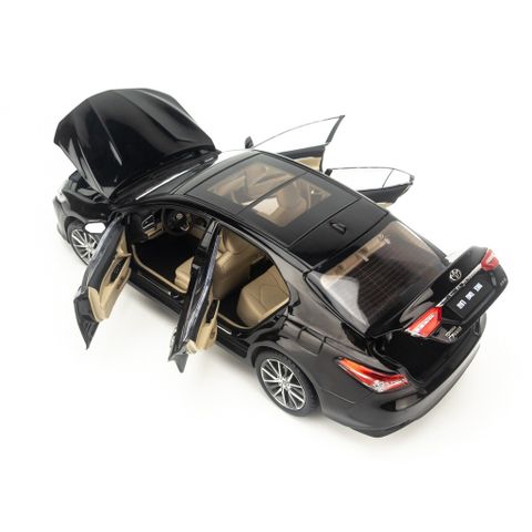 Mô hình xe Toyota Camry 2021 1:18 Paudi - Chi tiết kim loại bền, lốp cao su, quà tặng hoàn hảo cho người yêu xe hơi.