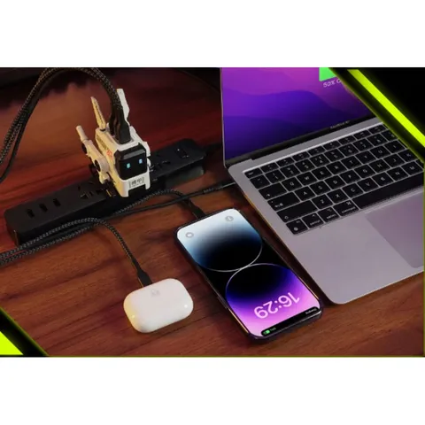 Củ Sạc Nhanh Robot GravaStar Alpha65 Gan 65W - Thiết Kế Độc Đáo, Công Nghệ GaN, Sạc Nhanh An Toàn, 3 Cổng USB