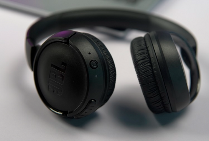Tai nghe Bluetooth chụp tai JBL Tune 510BT - Pin 40 giờ, Sạc nhanh, Âm bass mạnh, Thiết kế thoải mái, Hỗ trợ Siri và Google