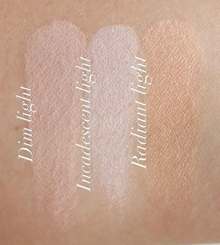 Bảng phấn highlight 3 ô Hourglass Ambient Lighting Palette - Phấn trang điểm mang đến vẻ đẹp tự nhiên cho mọi tông da, không chứa hóa chất độc hại