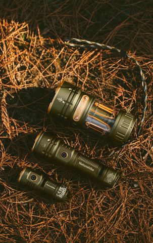 Đèn Pin Cầm Tay Siêu Sáng Naturehike CNK2300011 - Đèn Dã Ngoại Chịu Thời Tiết, Chiếu Sáng Tối Đa 2800LM, Phụ Kiện Tiện Lợi.