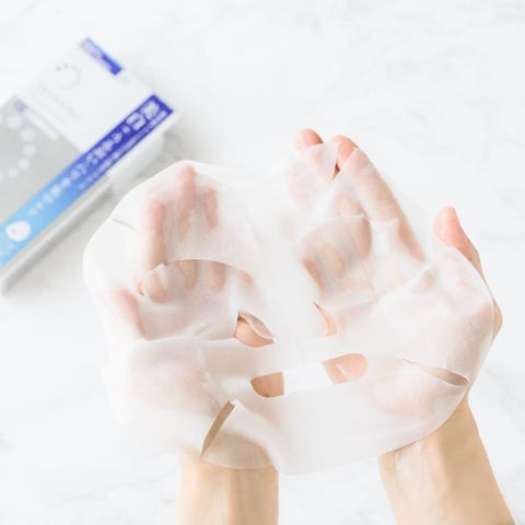 Mặt Nạ Dưỡng Trắng Transino Whitening Facial Mask Nhật Bản - Làm Sáng Da, Ngừa Nám, Chứa Vitamin C và M-tranexamic, Hộp 4 Miếng 20ml