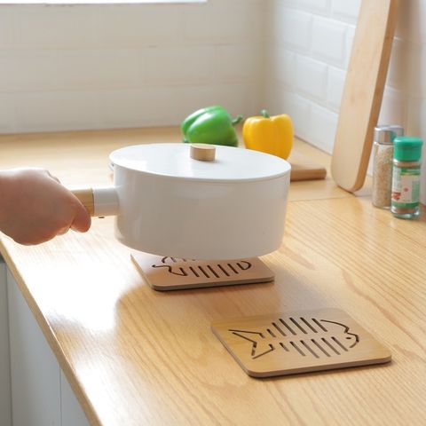 Combo 6 Miếng Lót Xoong Nồi Gỗ 14.5cm x 14.5cm - Bảo Vệ Bàn, Thiết Kế Thân Thiện Môi Trường cho Gian Bếp Thêm Sang Trọng