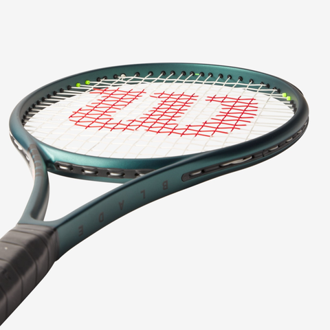 Vợt tennis Wilson Blade 100L V9 WR15010 - Thiết kế hiện đại, nhẹ 285g, hiệu suất cao cho cú đánh chính xác và linh hoạt