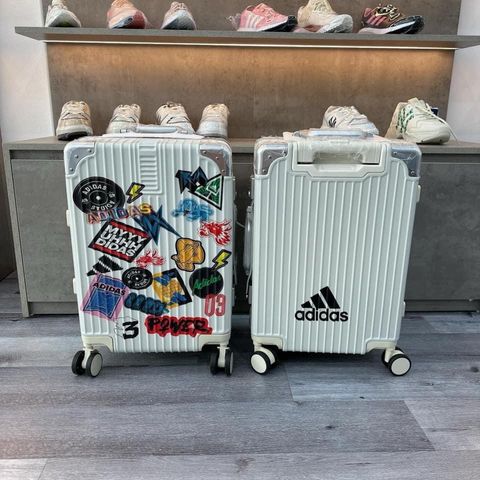 Vali Adidas Sticker 03 Màu Trắng Kem - Vali Kéo Cao Cấp Chống Va Đập, Phong Cách Năng Động, Thích Hợp Du Lịch Ngắn Hạn