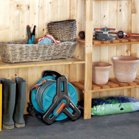 Bộ Vòi Tưới Cây Treo Tường 20m Gardena 08009-20 - Dụng Cụ Tưới Nước Đa Chức Năng cho Vườn Nhỏ, Chất Liệu HDPE và Inox Cao Cấp