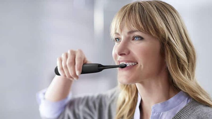 Bàn chải đánh răng điện Philips Sonicare HX6800/44 - Làm trắng răng hiệu quả, công nghệ siêu âm thông minh, chăm sóc răng miệng tối ưu