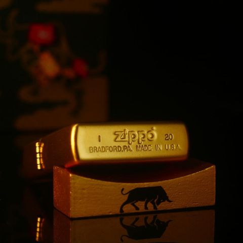 Bật Lửa Zippo CZA-2-18A Phiên Bản Giới Hạn Năm Tân Sửu Màu Vàng - Kỹ Thuật Maki-e Nhật Bản, Quà Tặng Độc Đáo cho Fan Zippo