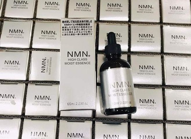 Serum High Class Moist Essence Nhật Bản 60ml - Dưỡng ẩm, trẻ hóa da, cấp nước, làm sáng da, giảm nếp nhăn và lỗ chân lông, phù hợp mọi loại da.