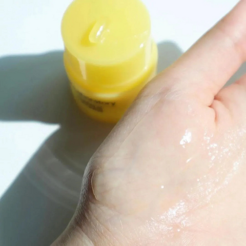 Son Dưỡng Môi CNP Laboratory Propolis Lipcerin - Dưỡng Ẩm Chuyên Sâu Từ Keo Ong & Mật Ong, Giúp Môi Ẩm Mượt Lên Đến 12 Giờ