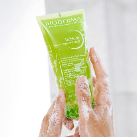 Sữa Rửa Mặt Bioderma Sebium Gel Moussant Actif 200ml - Chăm Sóc Da Dầu, Mụn với 1.8% BHA và 1% AHA Giúp Sạch Sau, Kiểm Soát Dầu Thừa
