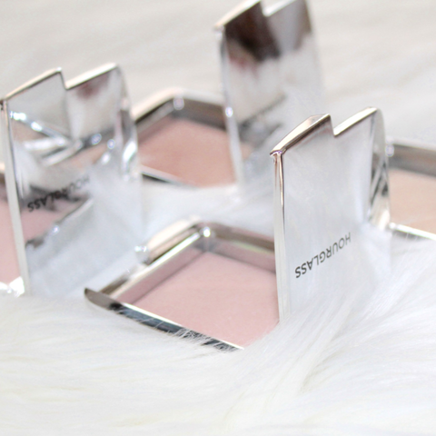 Phấn Bắt Sáng Hourglass Ambient Strobe Lighting Highlighter - Hiệu Ứng Ánh Sáng Tự Nhiên, Đa Dạng Màu Sắc, Trang Điểm Rạng Rỡ