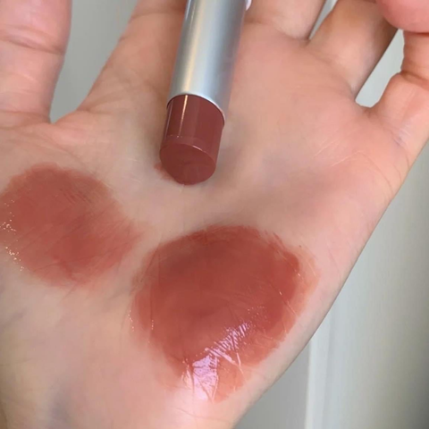 Son dưỡng Romand Glasting Melting Balm 05 Nougat Sand - Chất son tan chảy, độ bóng tự nhiên, phù hợp mọi tông da, giữ ẩm mịn màng.