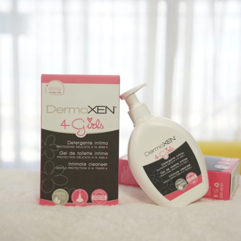 Dung dịch vệ sinh DermoXen 4 Girls 220ml cho bé gái 3-14 tuổi - Làm sạch nhẹ nhàng và cân bằng độ pH vùng kín trước dậy thì