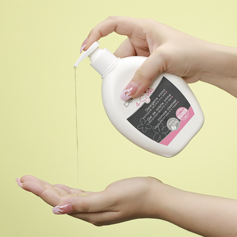Dung dịch vệ sinh DermoXen 4 Girls 220ml cho bé gái 3-14 tuổi - Làm sạch nhẹ nhàng và cân bằng độ pH vùng kín trước dậy thì