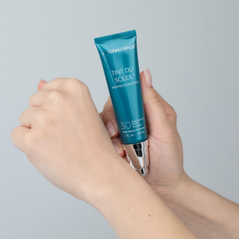 Kem Nền Chống Nắng Colorescience Tint Du Soleil SPF 30 - Chống Nắng Vật Lý, Trang Điểm Mỏng Mịn Cho Da Nhạy Cảm 30ml
