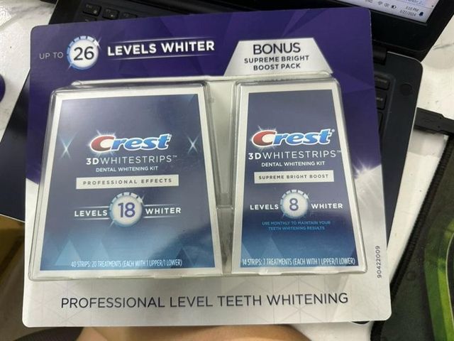 Set 2 Hộp Miếng Dán Trắng Răng Crest 3D Whitestrips (40 Miếng + 20 Miếng)