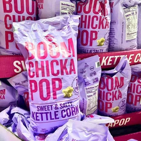 Bắp Rang Bơ BOOM CHICKA POP Sweet&Salty Kettle Corn 709G Date 10/25