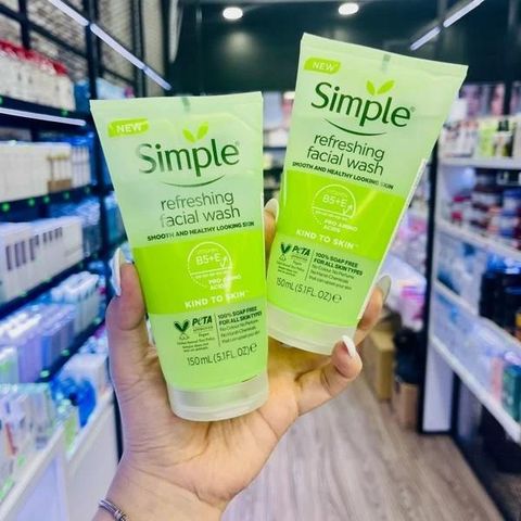 Sữa Rữa Mặt  Simple Kind To Skin Refreshing Facial 150ml 