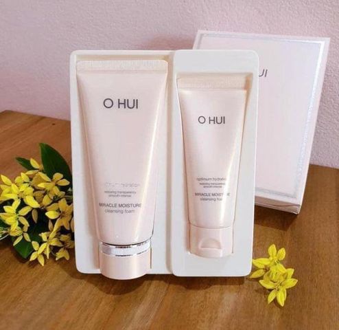 Sữa Rửa Mặt Dưỡng Ẩm Ohui Miracle Moisture Cleansing Foam 300ml - Làm Sạch & Cung Cấp Độ Ẩm Từ Thiên Nhiên, Giải Pháp Hoàn Hảo Cho Làn Da Khỏe Mạnh