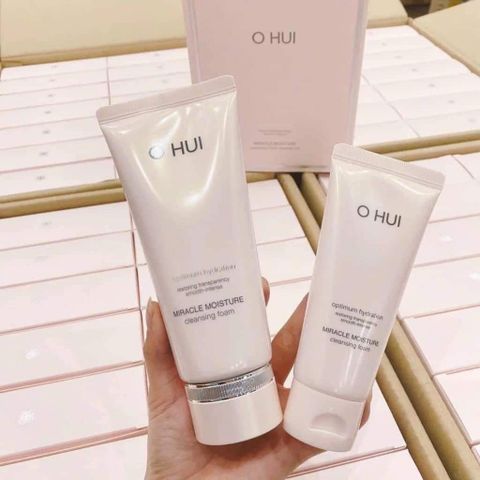 Sữa Rửa Mặt Dưỡng Ẩm Ohui Miracle Moisture Cleansing Foam 300ml - Làm Sạch & Cung Cấp Độ Ẩm Từ Thiên Nhiên, Giải Pháp Hoàn Hảo Cho Làn Da Khỏe Mạnh