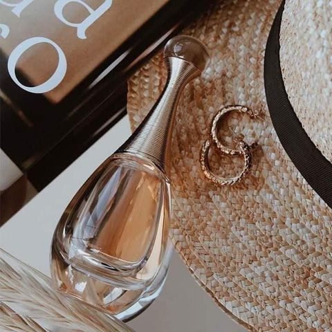 Nước hoa Dior J'adore 10ml - Hương nước hoa sang trọng quyến rũ, mùi hương hoa nhài và cam, quà tặng hoàn hảo cho phái đẹp.
