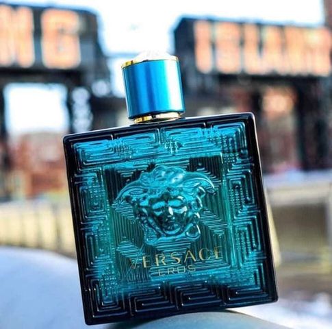 Nước hoa nam Versace Eros 100ml - Hương thơm nam tính gợi cảm với nốt hương táo xanh, bạc hà và đậu tonka, quà tặng hoàn hảo cho phái mạnh.
