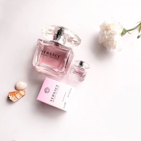 Nước hoa nữ Versace Bright Crystal - Hương thơm tươi mát, dịu dàng, sang trọng, hoàn hảo cho phái đẹp, món quà tuyệt vời.