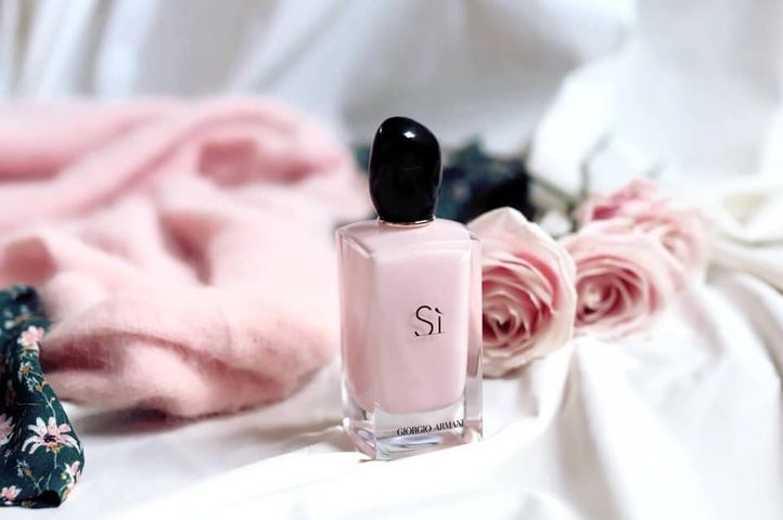 Nước hoa Giorgio Armani Si Fiori tinh tế nổi bật