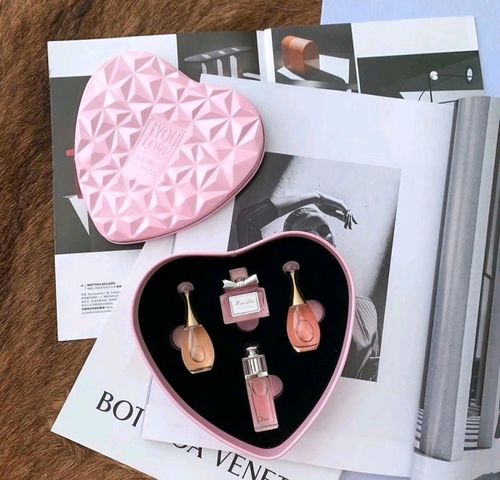 Set Nước Hoa Mini Dior Hộp Trái Tim 4 Chai 5ml - Hương Thơm Sang Trọng, Quà Tặng Ý Nghĩa Cho Phái Đẹp