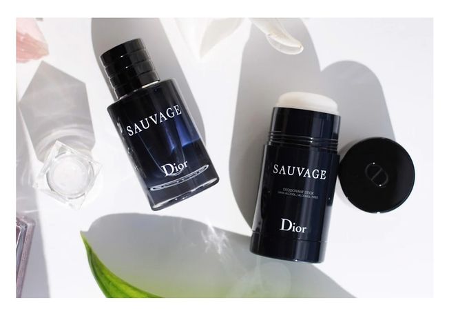 Lăn khử mùi nước hoa nam Dior Sauvage Stick Deodorant 75ml - Giữ thơm suốt 24 giờ, không bết dính, hương Bergamot nam tính.