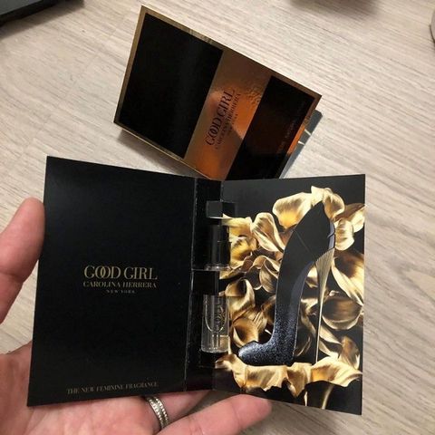 Nước hoa vial women good girl carolina herrera 1.5ml good girl vàng