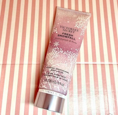 Dưỡng thể nước hoa victoria secret fresh snowfall 236ml