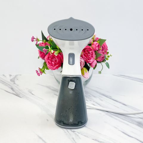 Bàn là hơi nước cầm tay LocknLock ENI148 - Hàng Chính Hãng 1000W, Thiết kế nhỏ gọn, ủi nhanh chóng cho quần áo, du lịch và công tác.