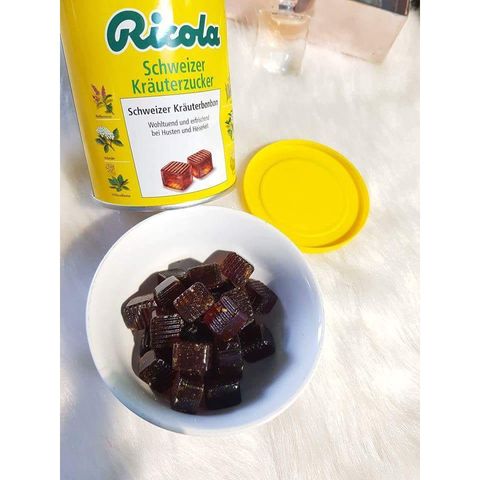 Kẹo ngậm ho Ricola 250g - Hỗ trợ khàn giọng, làm dịu họng, hương vị tự nhiên từ Thụy Sĩ, không gluten, lactose.