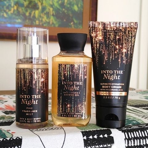 Xịt Thơm Toàn Thân Mini Bath & Body Works Into The Night 75ml - Hương Ngọt Ngào, Quyến Rũ, Dưỡng Ẩm Da