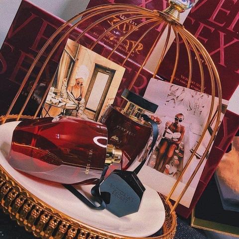 Nước hoa nữ Victoria's Secret Very Sexy EDP - Hương thơm quyến rũ, ngọt ngào, phong cách gợi cảm, lưu hương lâu, quà tặng lý tưởng.