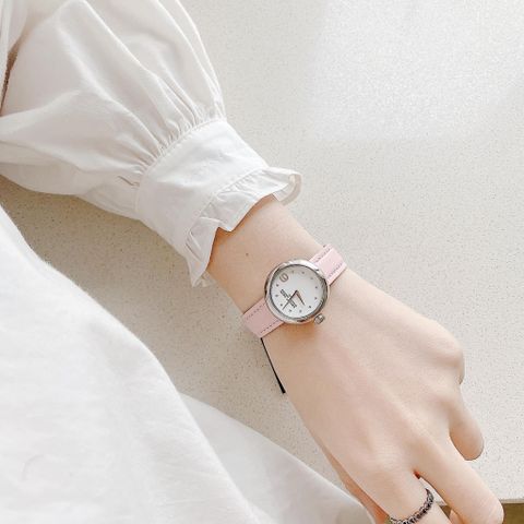 Đồng hồ nữ Marc Jacobs tone hồng nữ tính thời thượng