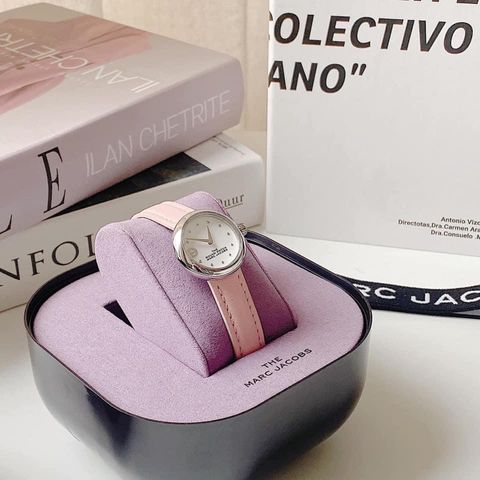 Đồng hồ nữ Marc Jacobs tone hồng nữ tính thời thượng