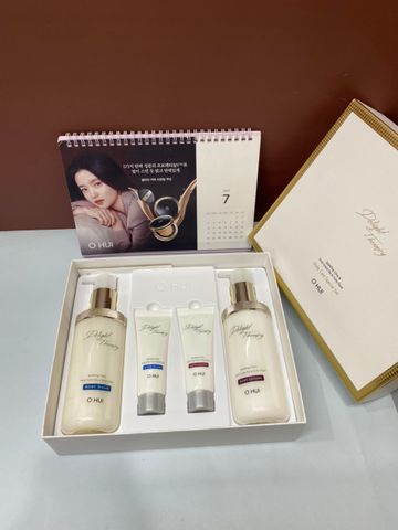 Sữa tắm dưỡng thể Ohui Delight Therapy Body Special Set