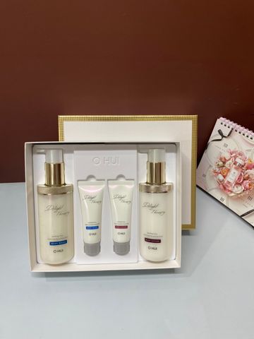 Sữa tắm dưỡng thể Ohui Delight Therapy Body Special Set