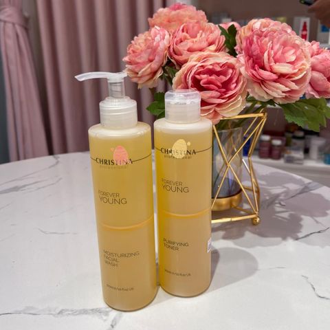 Sữa Rửa Mặt Christina Forever Young 300ml - Dưỡng ẩm Da Tươi Trẻ, Ngăn Ngừa Lão Hóa, Phù Hợp Mọi Loại Da